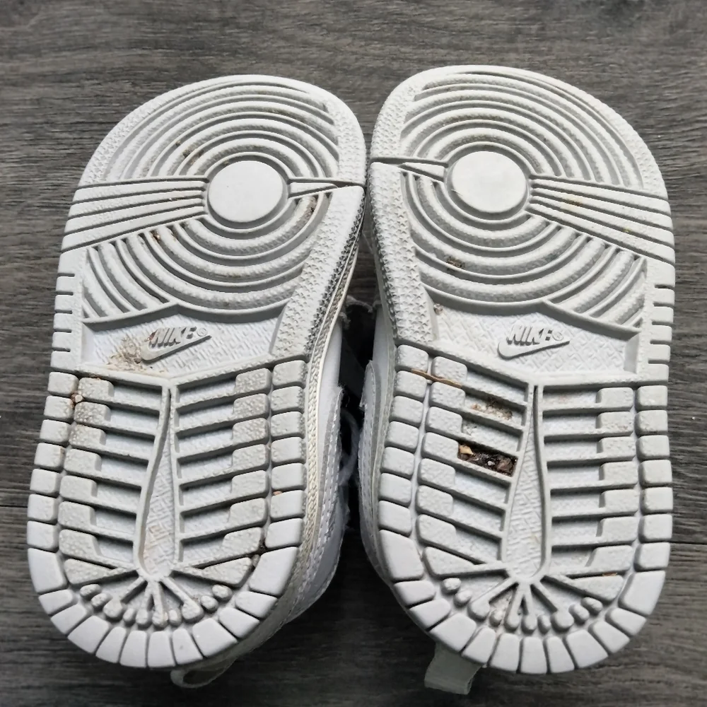 Nike Air Jordan 1 Retro Mid White Wolf Grey Sneakers Size 4C 2015 Lace Up Shoes